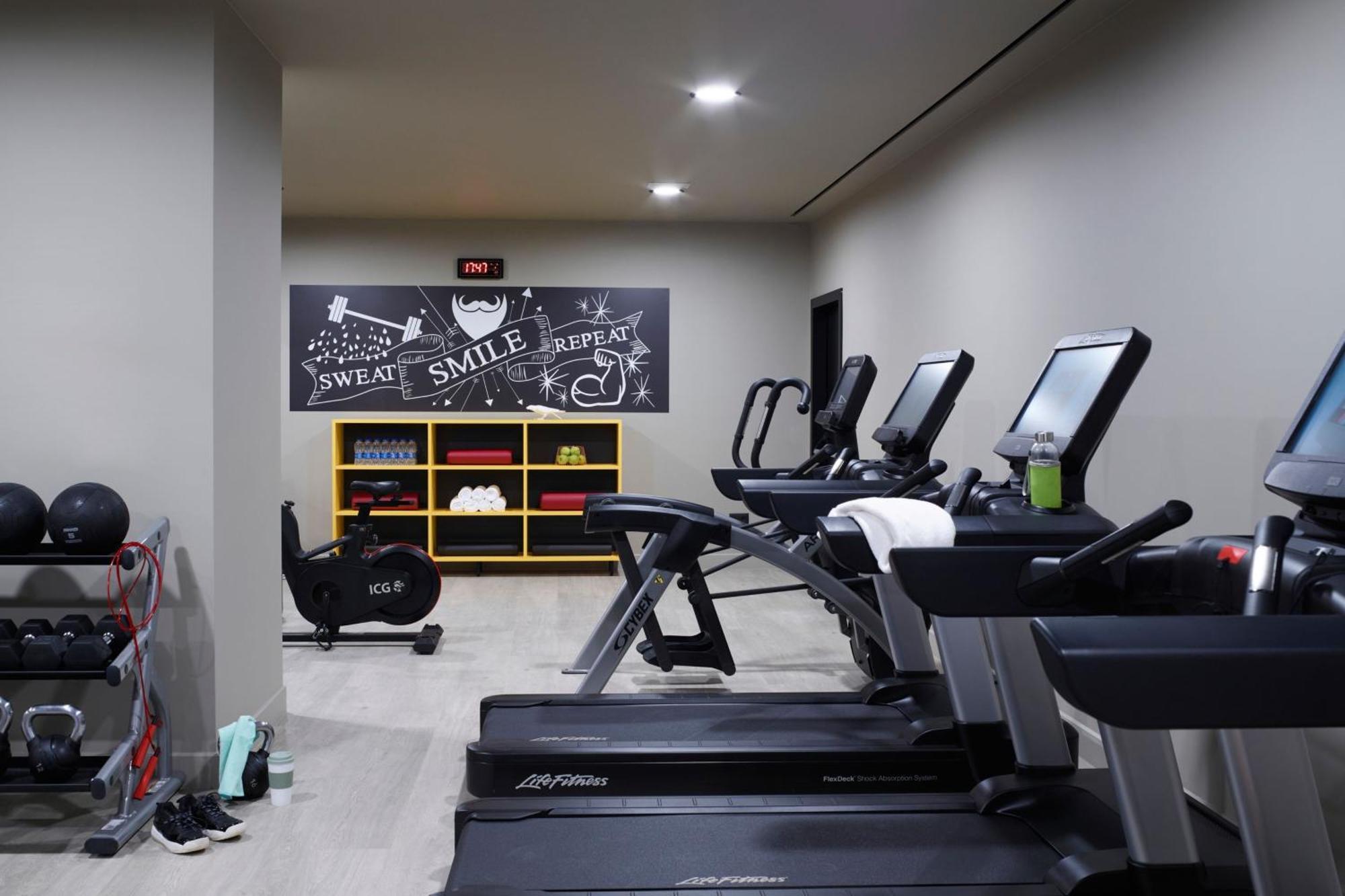 Moxy Athens City Екстер'єр фото