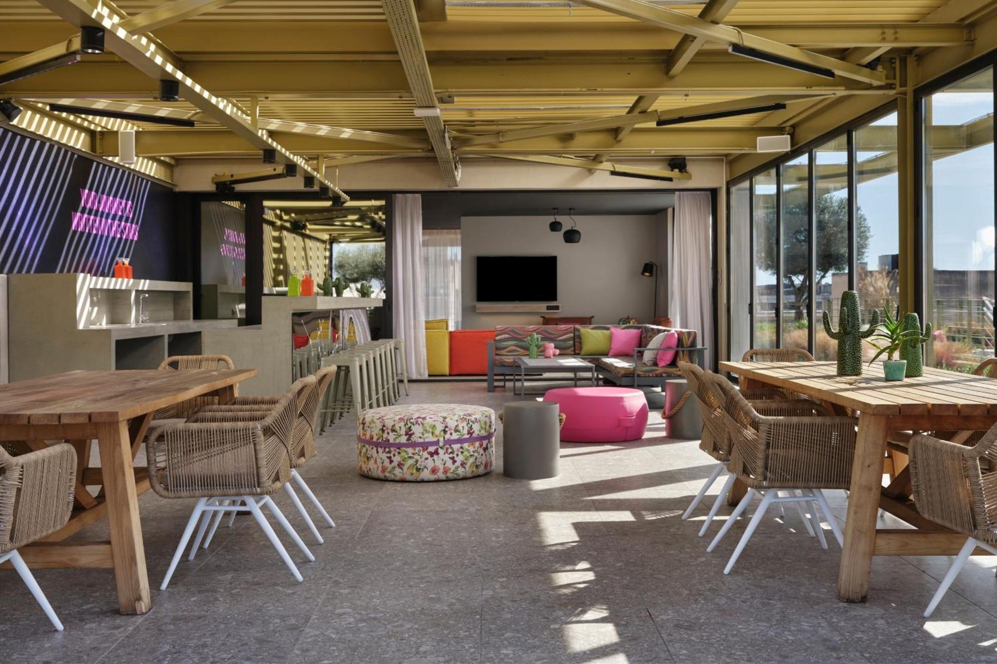 Moxy Athens City Екстер'єр фото