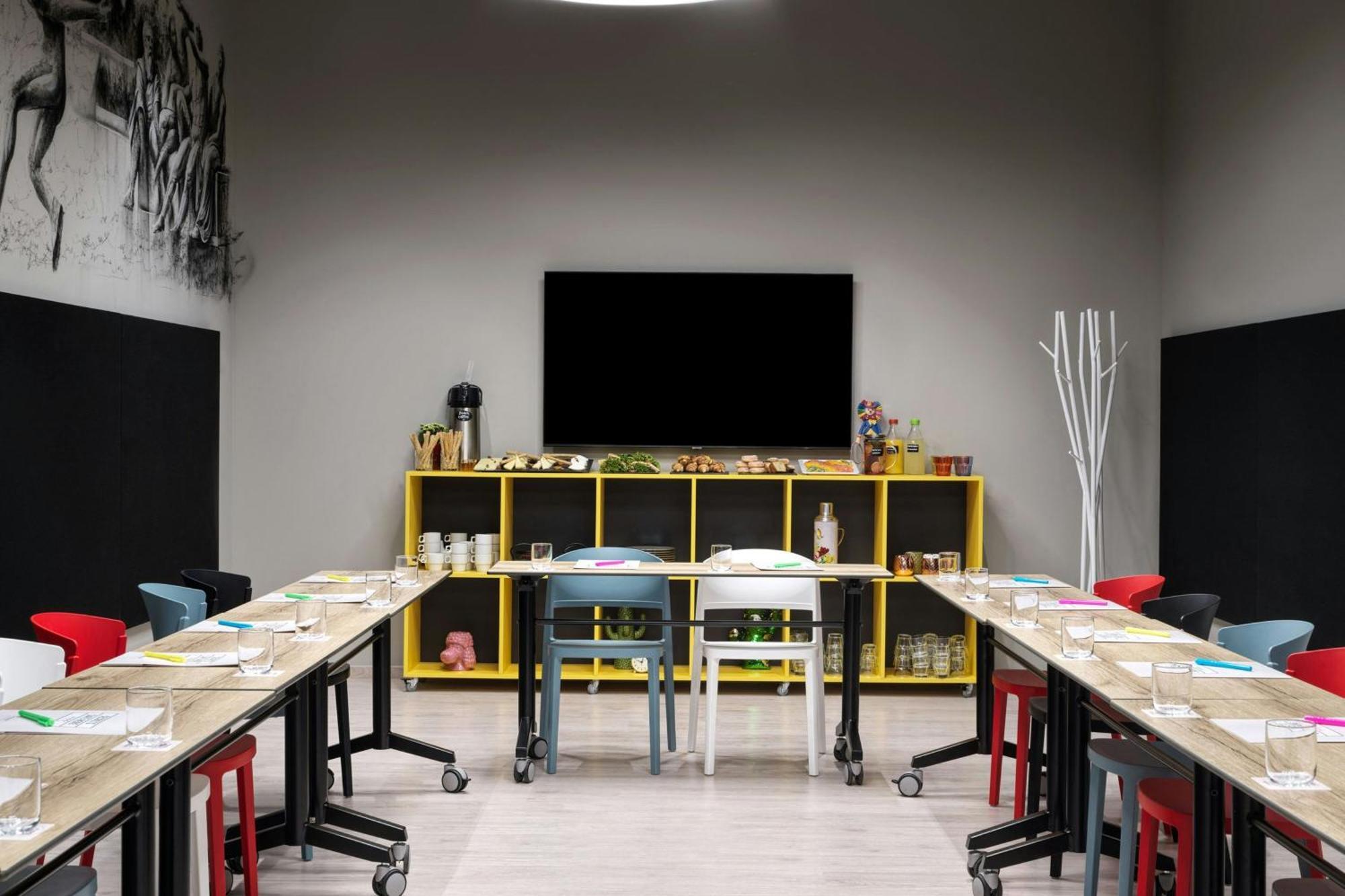 Moxy Athens City Екстер'єр фото